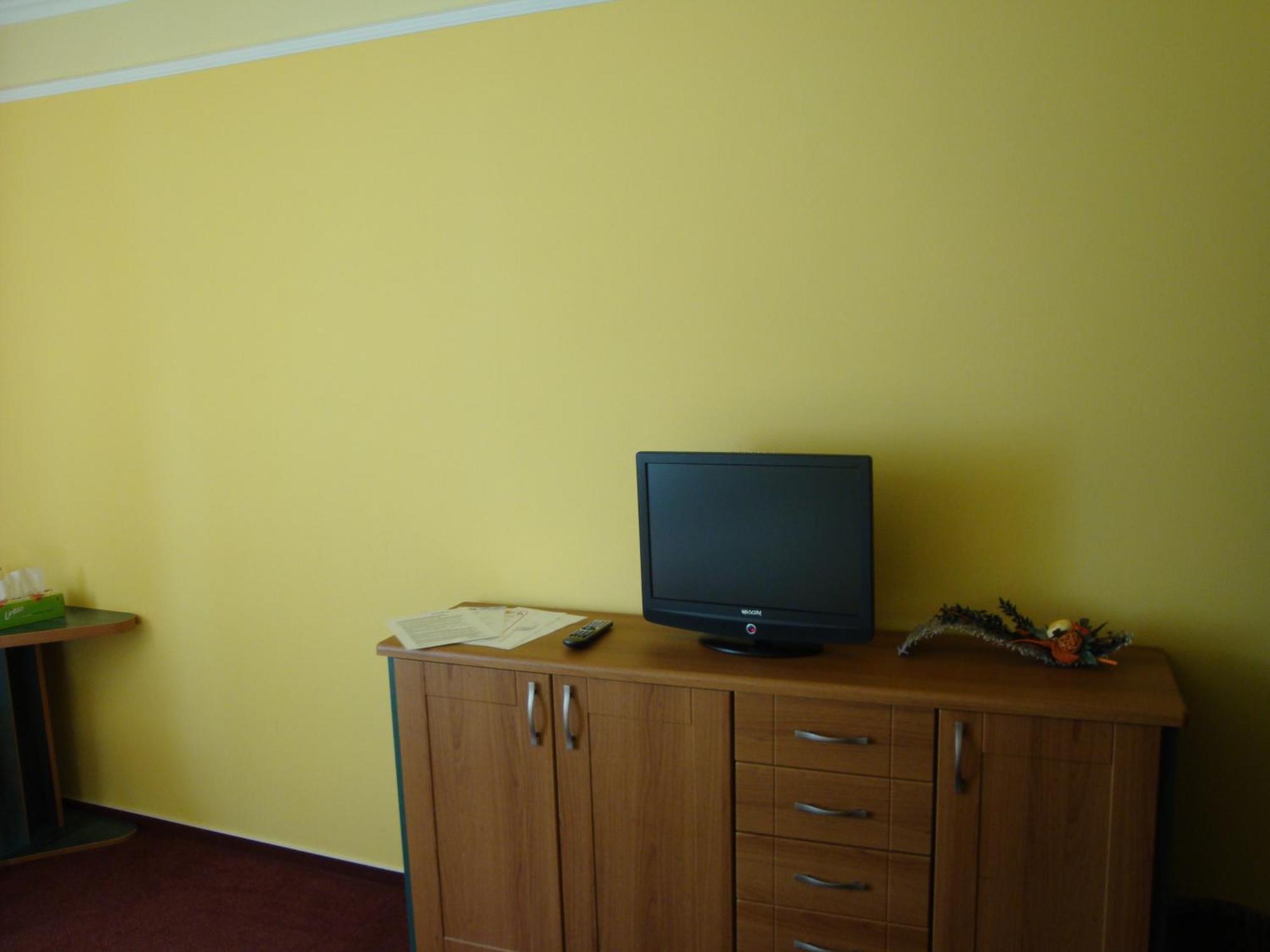 Hotel Lazne Evzenie à Klášterec nad Ohří Extérieur photo