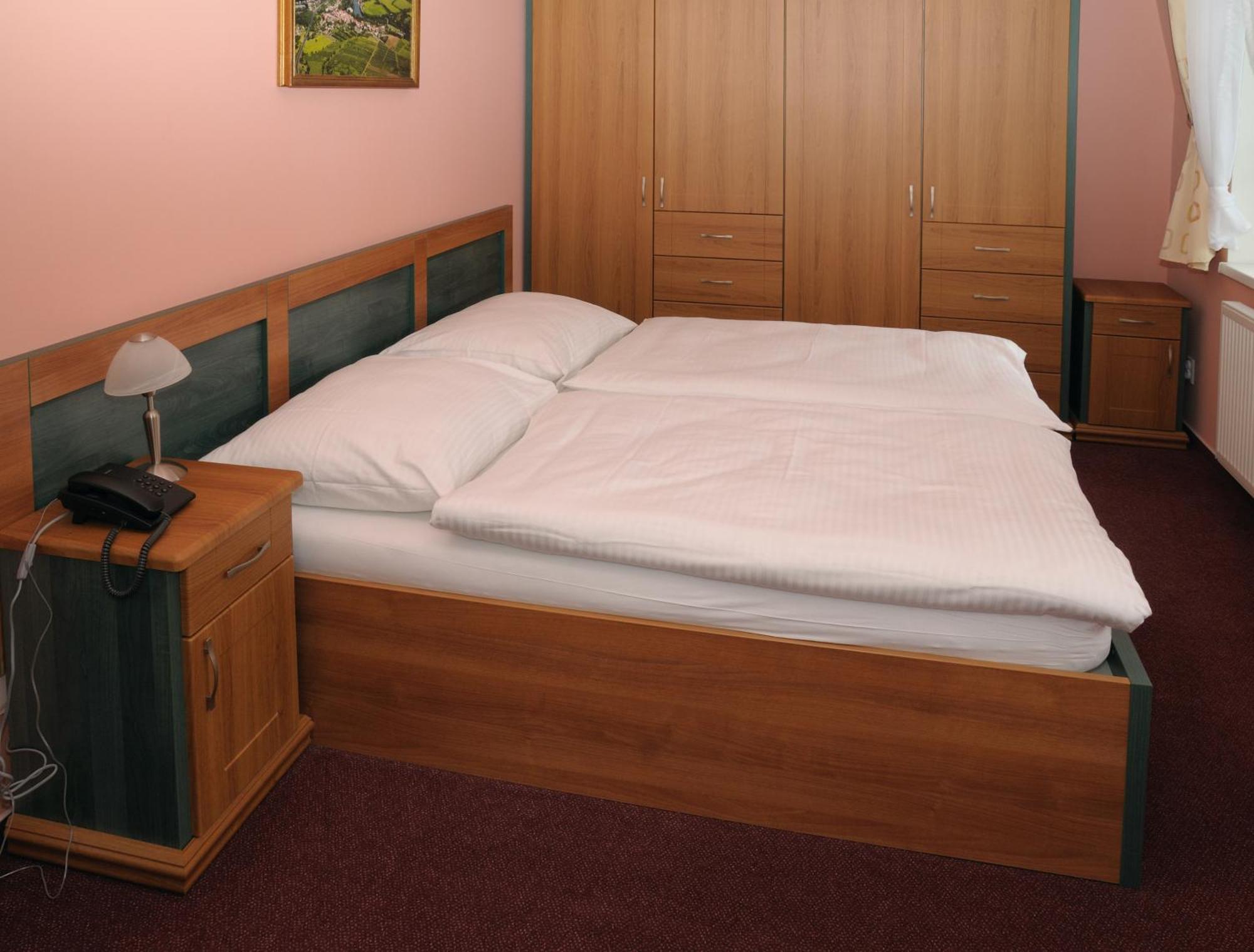 Hotel Lazne Evzenie à Klášterec nad Ohří Extérieur photo