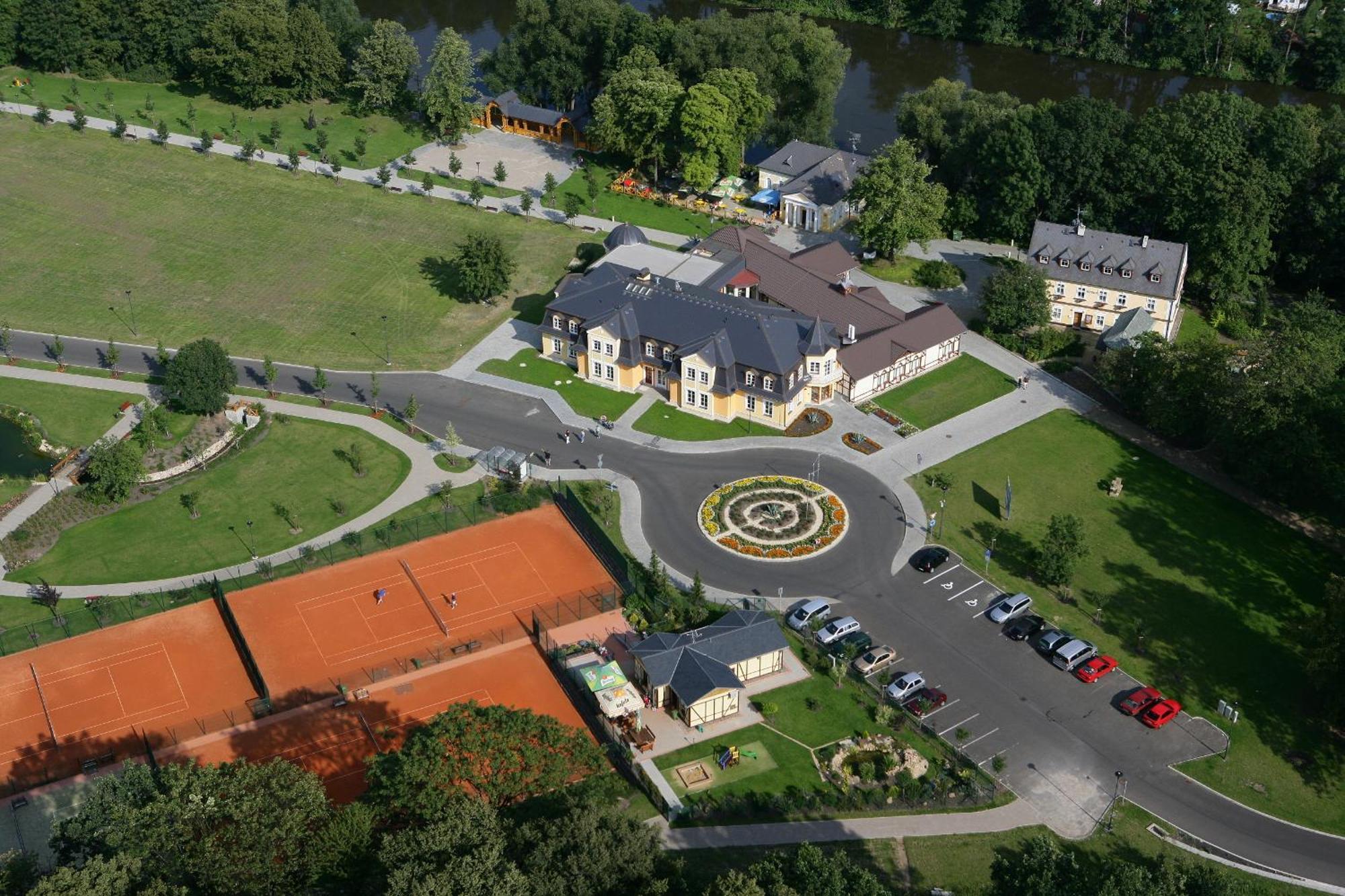 Hotel Lazne Evzenie à Klášterec nad Ohří Extérieur photo