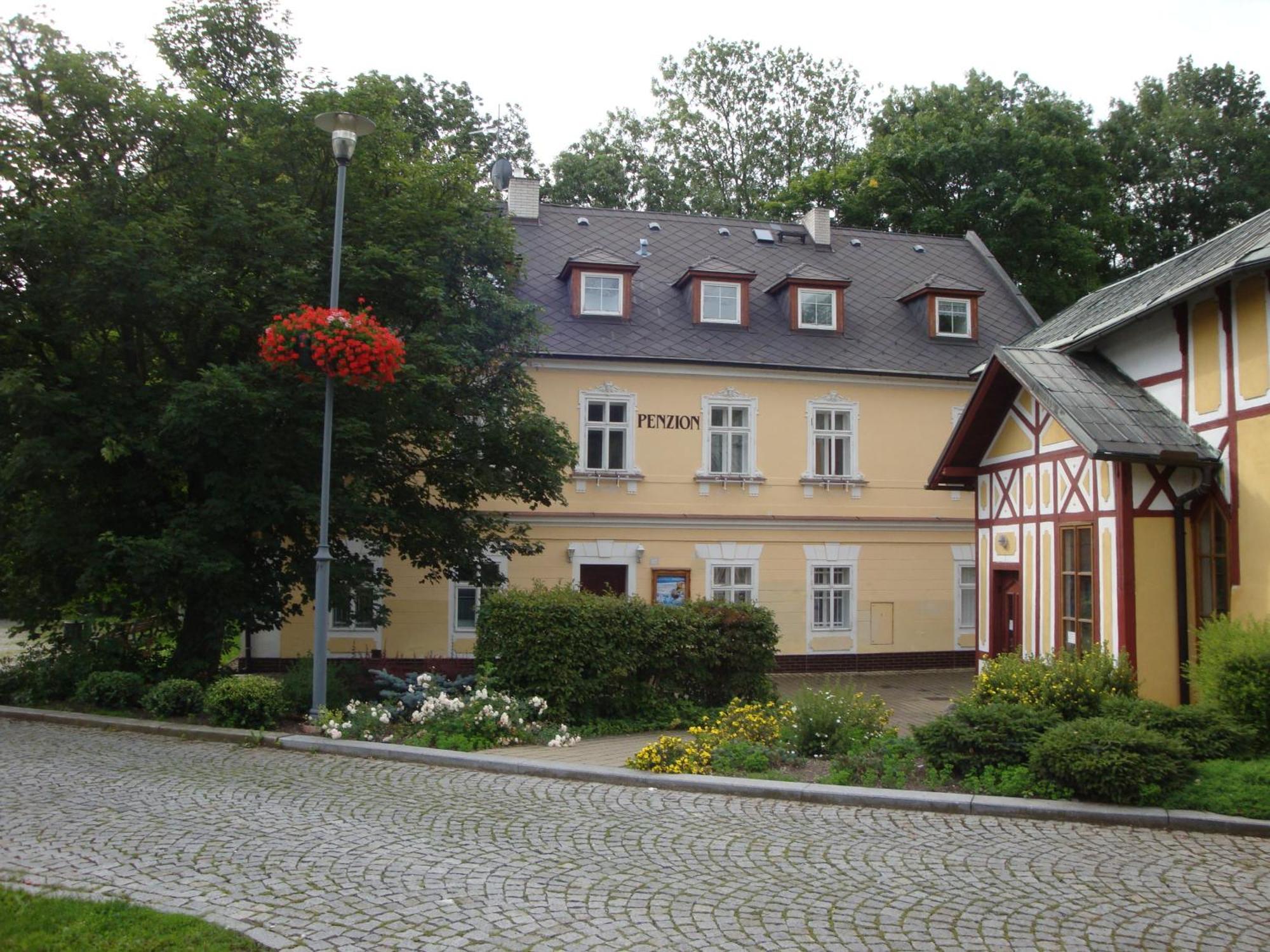 Hotel Lazne Evzenie à Klášterec nad Ohří Extérieur photo
