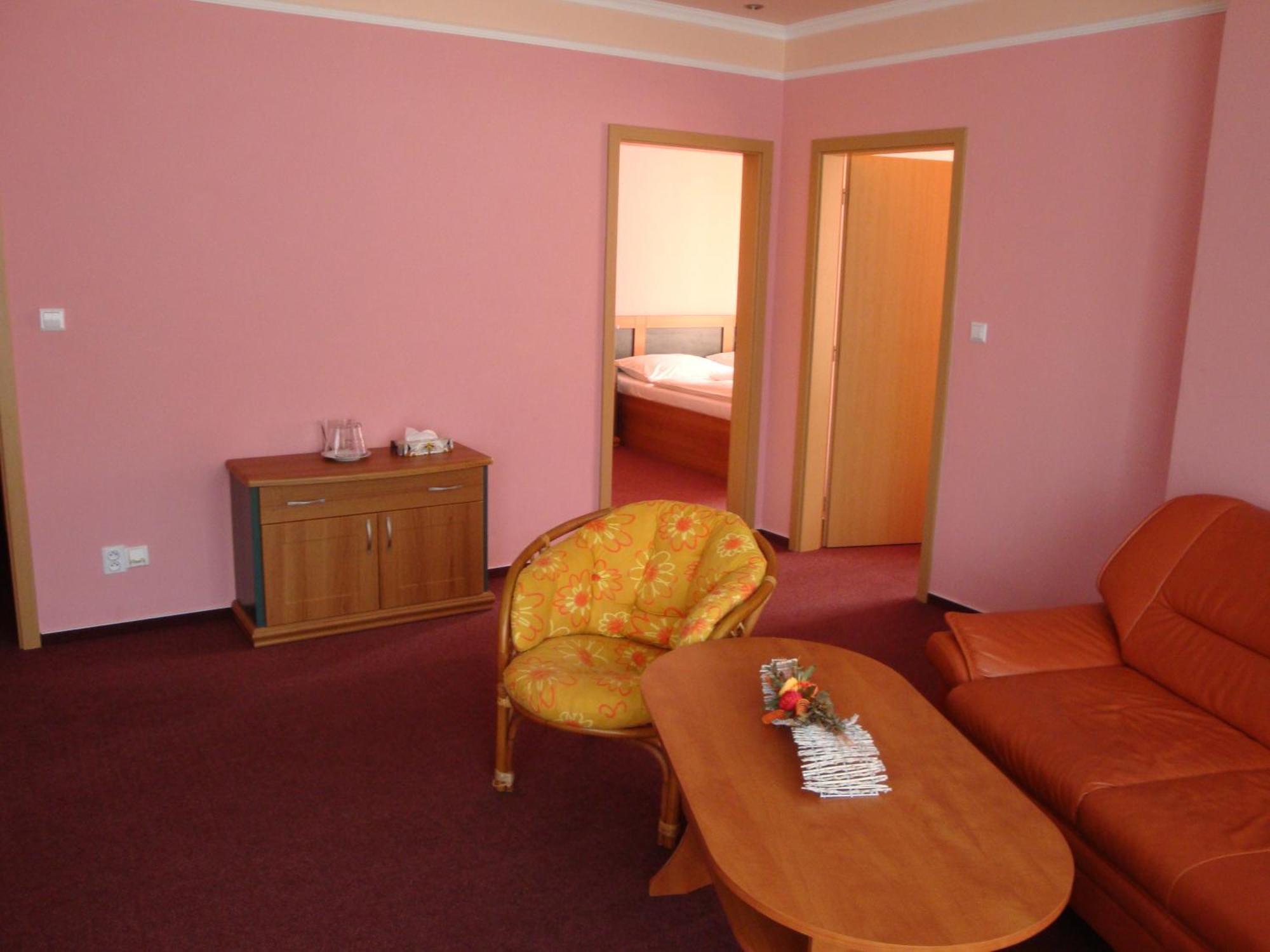 Hotel Lazne Evzenie à Klášterec nad Ohří Extérieur photo